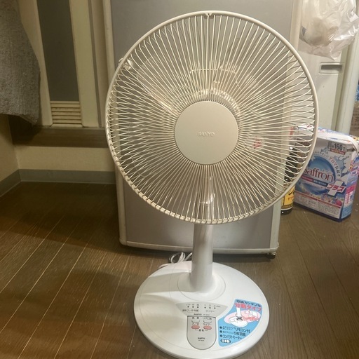 大人気‼️暑い日に欠かせないリモコン付き扇風機になります