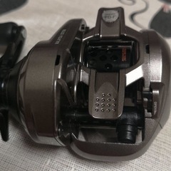 Shimano シマノ ベイトリール17 スコーピオン BFS 左の画像