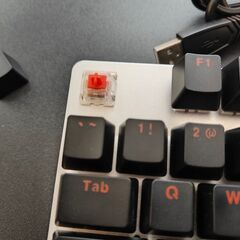 メカニカルキーボード 赤軸 有線の画像