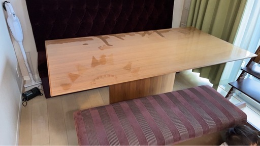 一枚板テーブルと収納椅子