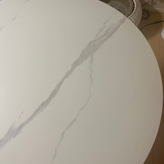 ダイニングセット 大理石調 円形 クリアチェアの画像