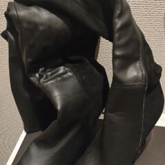 アディダス スニーカーの画像