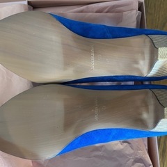 新品Pelleternoスウェードハイヒール 青の画像