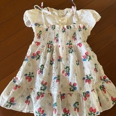 女児100サイズ難あり無料苺柄ワンピースの画像