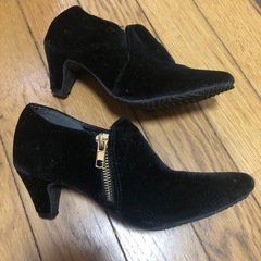 レディースパンプスブラックの画像