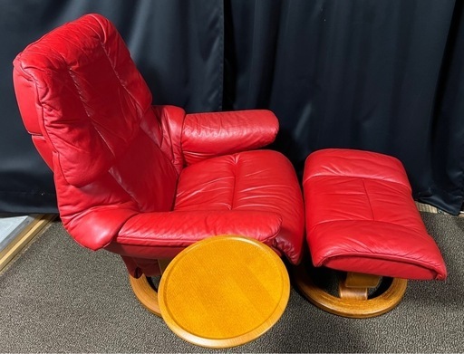 ストレスレスチェア タンパ オットマン、サイドテーブル付き