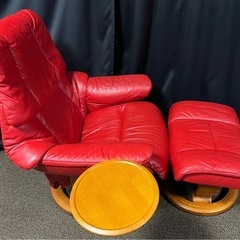 ストレスレスチェア タンパ オットマン、サイドテーブル付き
