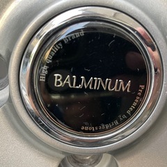 スタッドレスタイヤとホイールの画像