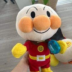 ふりふりアンパンマンとまたがれるアンパンマンの画像