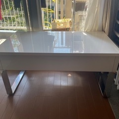 白いローテーブル