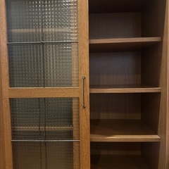 アンティーク調引き戸棚の画像