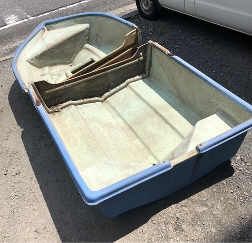 2分割ボート　船外機・魚探付き