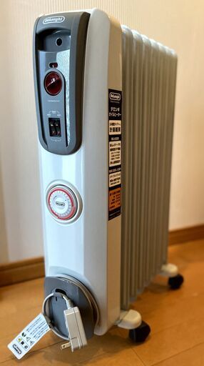 【美品】【現行モデル】デロンギ　オイルヒーター　1200W　タイマー付　 ホワイト＋ミディアムグレー　H770812EFSN-GY