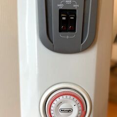 【美品】【現行モデル】デロンギ　オイルヒーター　1200W　タイマー付　 ホワイト＋ミディアムグレー　H770812EFSN-GYの画像