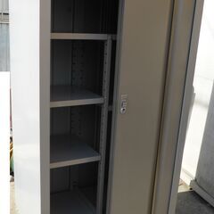 【ﾘｻｲｸﾙｼｮｯﾌﾟお宝堂】イナバ物置　鍵付き　★幅90×高さ160×奥行61.5ｃｍ★収納庫の画像