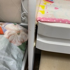 ドレッサー本体と椅子の画像