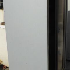 【ﾘｻｲｸﾙｼｮｯﾌﾟお宝堂】イナバ物置　鍵付き　★幅90×高さ160×奥行61.5ｃｍ★収納庫の画像
