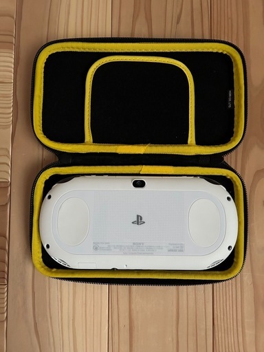 PSVITA本体 ケース ゲームソフト3本