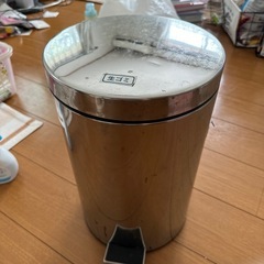 お取引終了　
アルミゴミ箱
