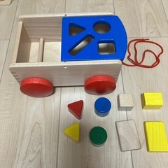 木製　nic 　ニック　木のおもちゃ　
形　パズル　車