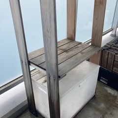 木棚と樹脂製ボックス