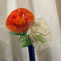 アンティークガラス花瓶とお花セットの画像