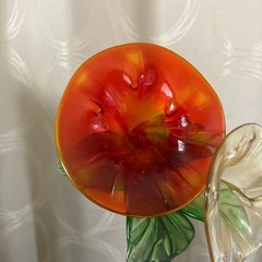 アンティークガラス花瓶とお花セットの画像