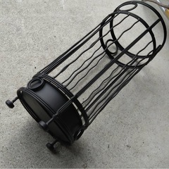 ● スタイリッシュ ブラック アイアン 傘立て ヨーロッパ調  中古 ③の画像