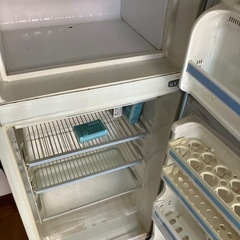 SHARP製 レトロ冷蔵庫の画像