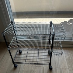 収納ラックを譲ります