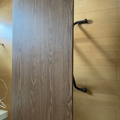 高さ調整可能テーブル