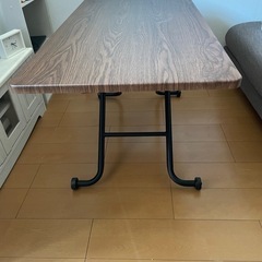 高さ調整可能テーブルの画像