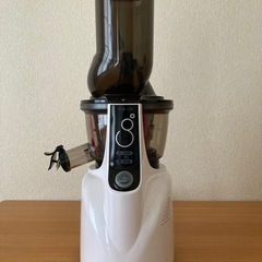 Kuvings クビンス　低速圧搾ジューサー