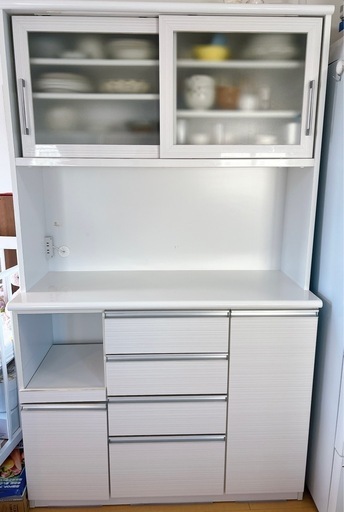 キッチンボード　食器棚