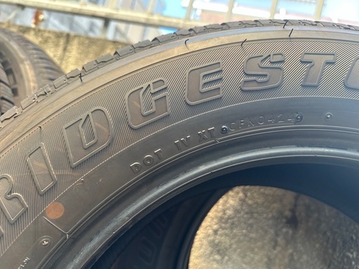値下げ！265/60R18 2024年製ブリジストン新車外し 車のパーツ タイヤ