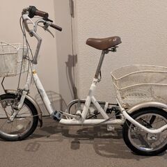 スイング機能付き三輪車