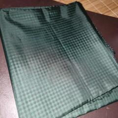 テーブルに敷いてもいいぐらいの布切れ