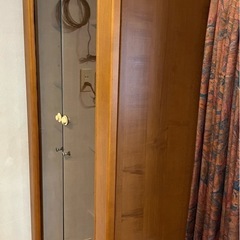 ガラス扉付き本棚（中古）の画像