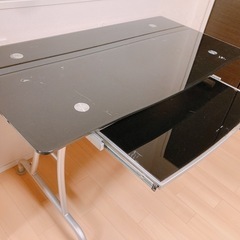 パソコンデスクの画像