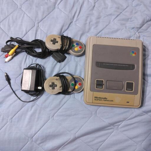 ①スーパーファミコン本体