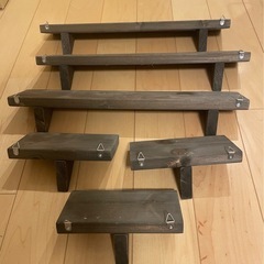 壁につけられる棚の画像