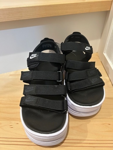 新品　ナイキ　厚底　サンダル