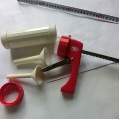 ★ソーセージメーカー（ノズル2点）★ハンドメイドのソーセージが作れます。画像参照、★ご希望の方（簡単作り方コピーしてお渡しします）★アウトドアーやパーティーに★もう1台有ります（ノズルは小のみ）★お手数をおかけします、お問い合わせ前プロフィール必読ですの画像