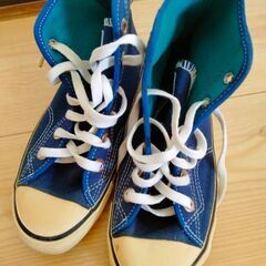 ハイカットスニーカー　21CM