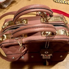 小さめショルダーバッグ　ピンク　合成皮の画像