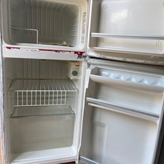 小さい冷蔵庫の画像