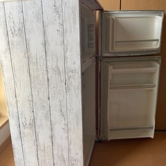小さい冷蔵庫の画像