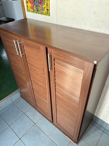 すみません、購入者決まりました。沢山入る靴箱
