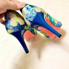 【美品✨】ウォーターカラーフラワーパンプスの画像