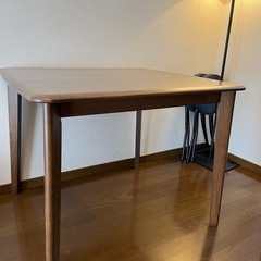 ダイニングテーブル